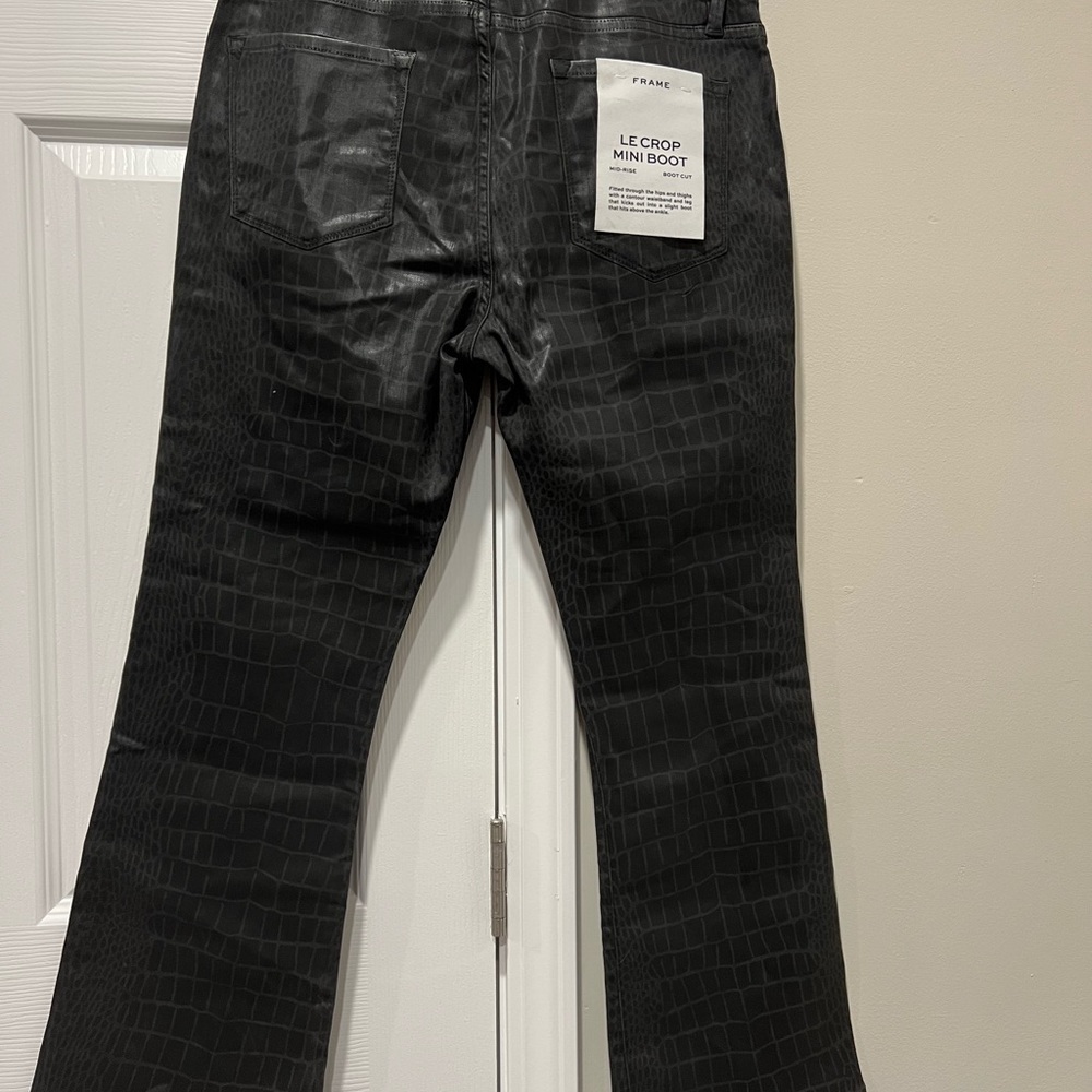 Frame Le Crop Mini Boot Cut Jeans
Black | Color: Black | Size: 32 | - Picture 6 of 9